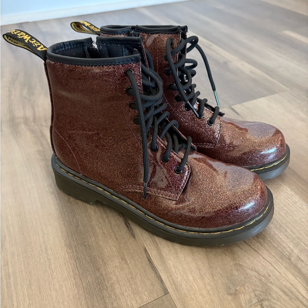 KIDS DR. MARTEN MAROON GLITTER BOOT